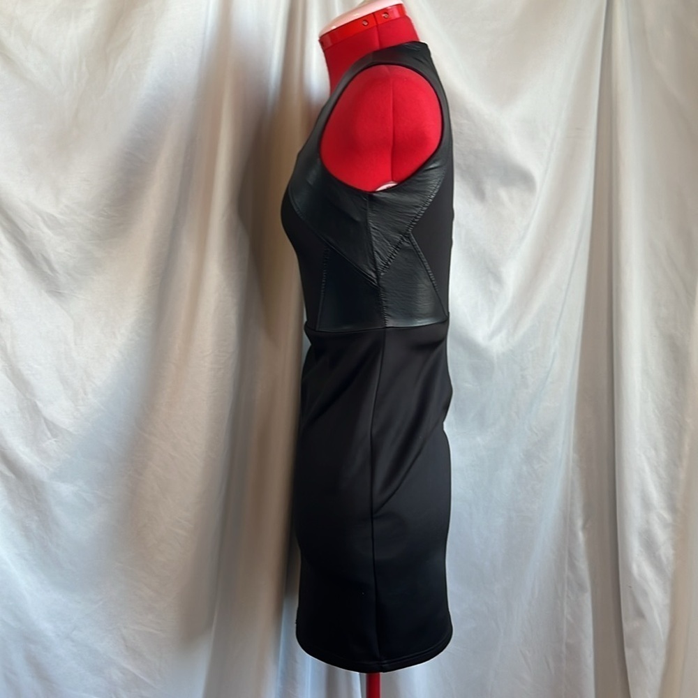 XS10 Suzy shein sleeveless leather like detailed dress - Picture 9 of 13